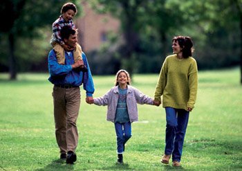 Politica e società imparino dalla famiglia se vogliono uscire dalla crisi Politica e società imparino dalla famiglia se vogliono uscire dalla crisi